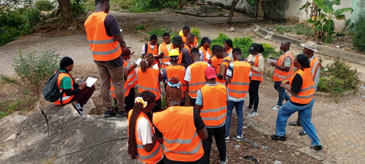 Formation terrain d'etudiants encadres par TBS